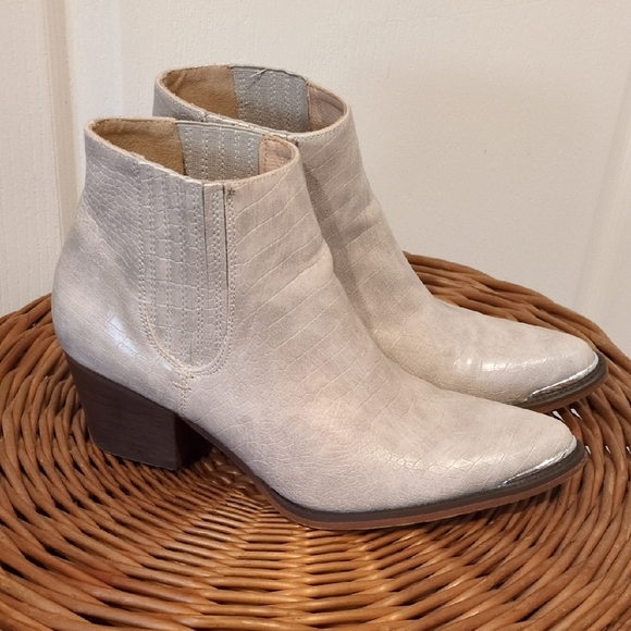 Arider Girl Shoes - Arider Girl Peal White Cowgirl Booties 8.5
